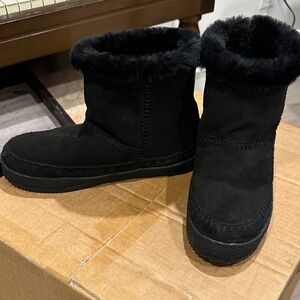 Laid back London black Sherpa Women's Boots